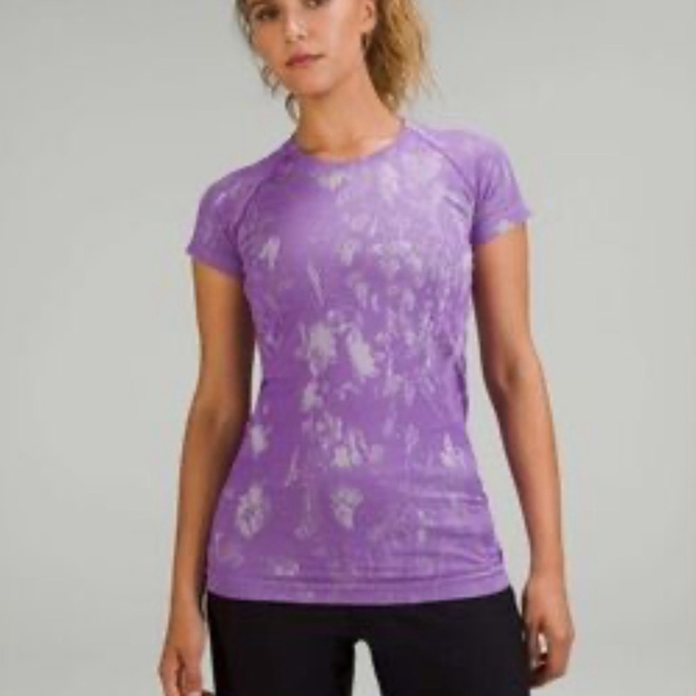 Lululemon Swiftly Tech Short Sleeve
Shirt Women's Purple Athletic Top
